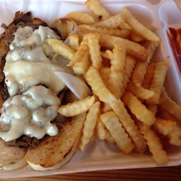 чикен стрипсы. чикен ган 631. блюда чикен&чипс. фото чикен кикен. крылышки куриные чикен вингс.