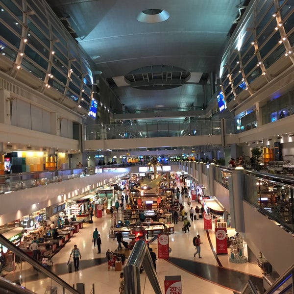 Foto diambil di Dubai International Airport (DXB) oleh Özcanlı M. pada 7/16/2015
