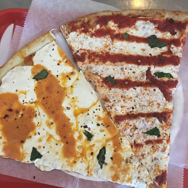 10/6/2016 tarihinde Tammy H.ziyaretçi tarafından Pizza Park'de çekilen fotoğraf