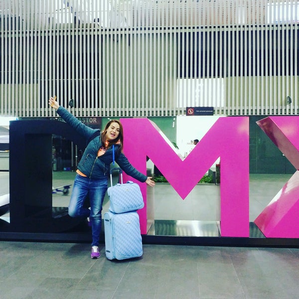 Foto tirada no(a) Aeroporto Internacional da Cidade do México (MEX) por Leslie T. em 1/2/2017