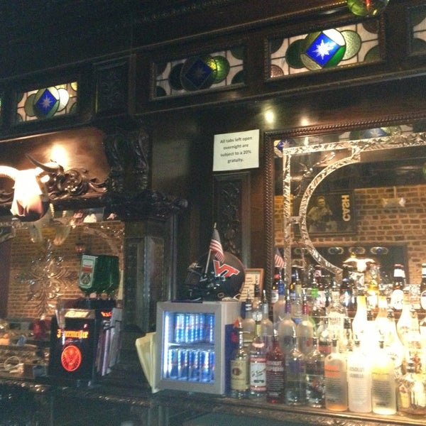 1/13/2013 tarihinde Jason P.ziyaretçi tarafından The Brick: Charleston&#39;s Favorite Tavern'de çekilen fotoğraf