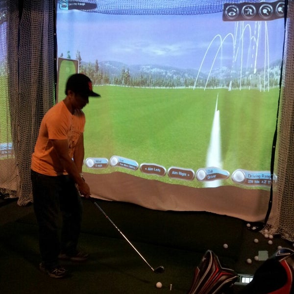 Снимок сделан в Eagle Club Indoor Golf пользователем Razi S. 7/18/2013