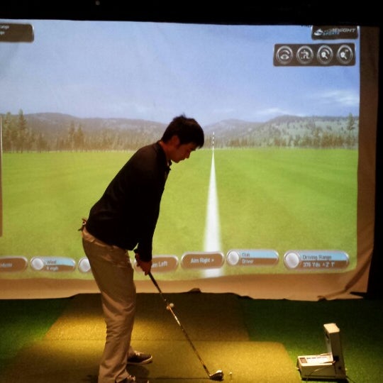 8/9/2013 tarihinde Razi S.ziyaretçi tarafından Eagle Club Indoor Golf'de çekilen fotoğraf