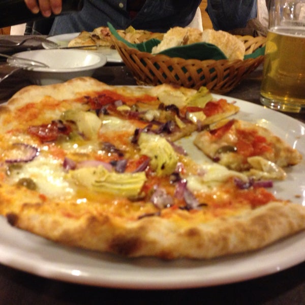 Pizza is amazing in Italy. Not at Rododendron. Also, no spicy (enough) oil.