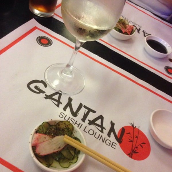 รูปภาพถ่ายที่ Gantan Sushi Lounge โดย Ricardo S. เมื่อ 12/1/2013