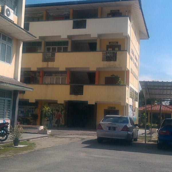 Foto Di Sekolah Kebangsaan Bandar Tun Hussein Onn 2 Batu 9 Cheras Selangor
