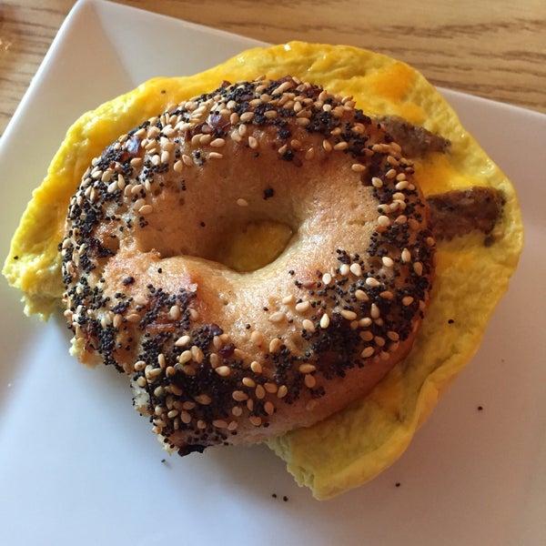 Gluten Free bagels available! If you have Celiac Disease ask them to toast it in foil