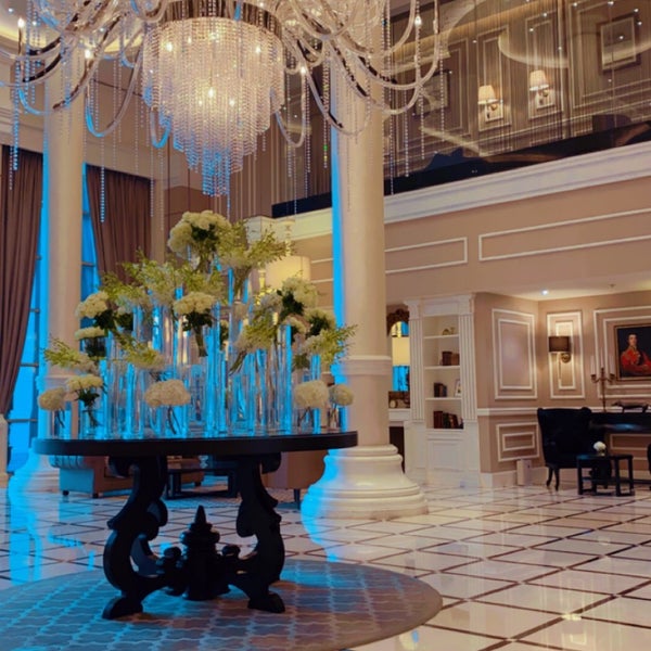 Foto diambil di Dukes The Palm, a Royal Hideaway Hotel oleh Mohrah 🐎🇺🇸🇬🇧🇫🇷 pada 9/23/2021