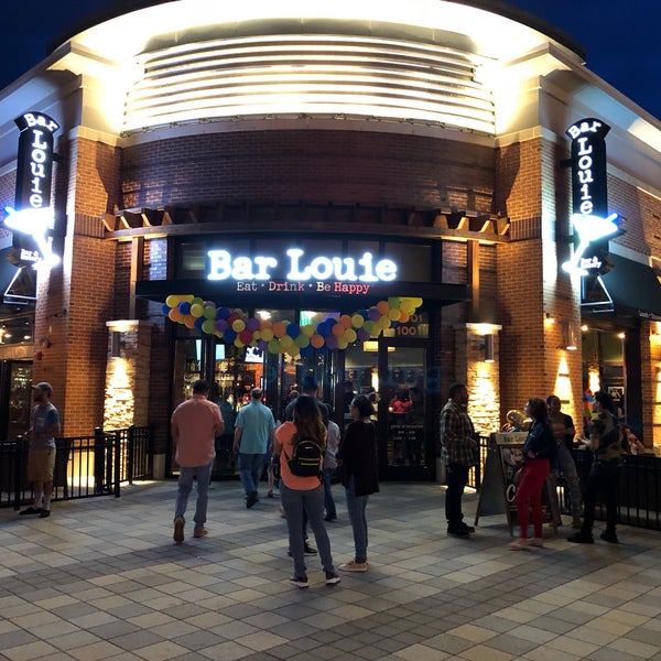 5/6/2018 tarihinde Jay S.ziyaretçi tarafından Bar Louie'de çekilen fotoğraf