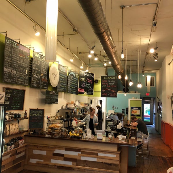 Das Foto wurde bei Lift Coffee Shop &amp; Café von Jay S. am 7/28/2018 aufgenommen