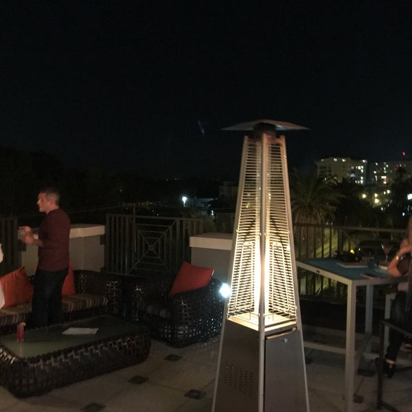 Photo taken at Edge Rooftop Cocktail Lounge by Jay S. on 12/23/2017