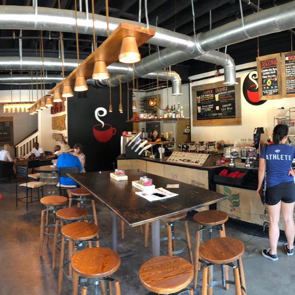 Foto tomada en The Corner Perk Cafe, Dessert Bar, and Coffee Roasters  por Jay S. el 6/21/2018