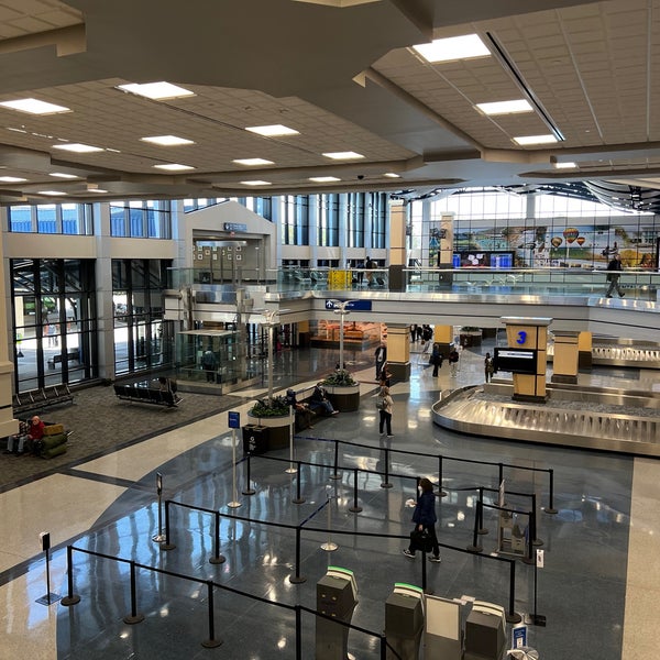 Foto tirada no(a) Huntsville International Airport (HSV) por Jay S. em 4/19/2022
