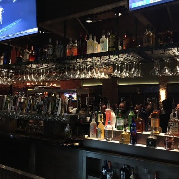 10/14/2017 tarihinde Jay S.ziyaretçi tarafından Bar Louie'de çekilen fotoğraf