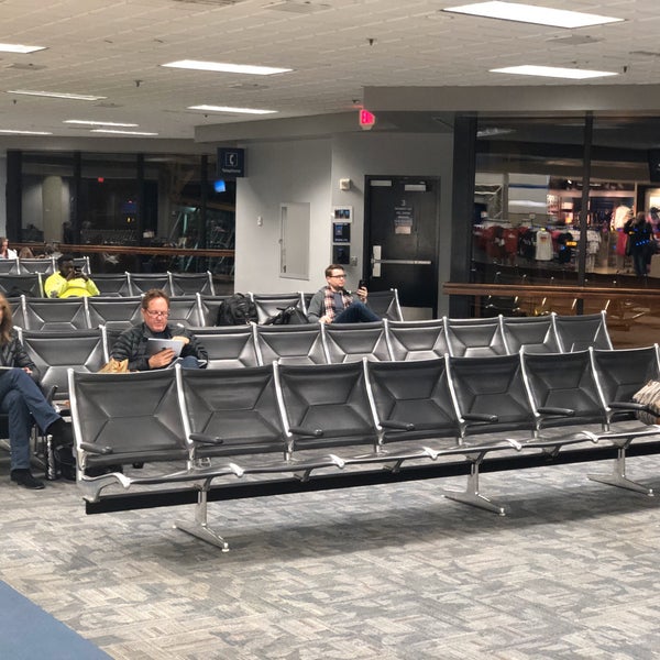 รูปภาพถ่ายที่ Huntsville International Airport (HSV) โดย Jay S. เมื่อ 11/17/2019