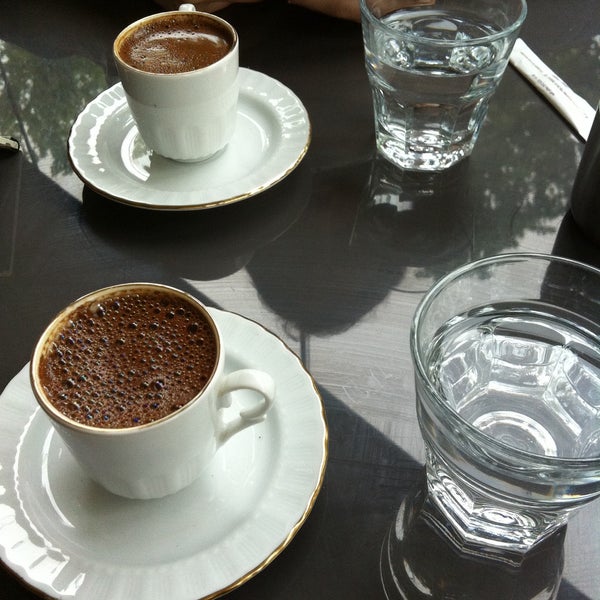 Photo prise au Topkapı Cafe &amp; Nargile par Tuğçe le5/8/2015