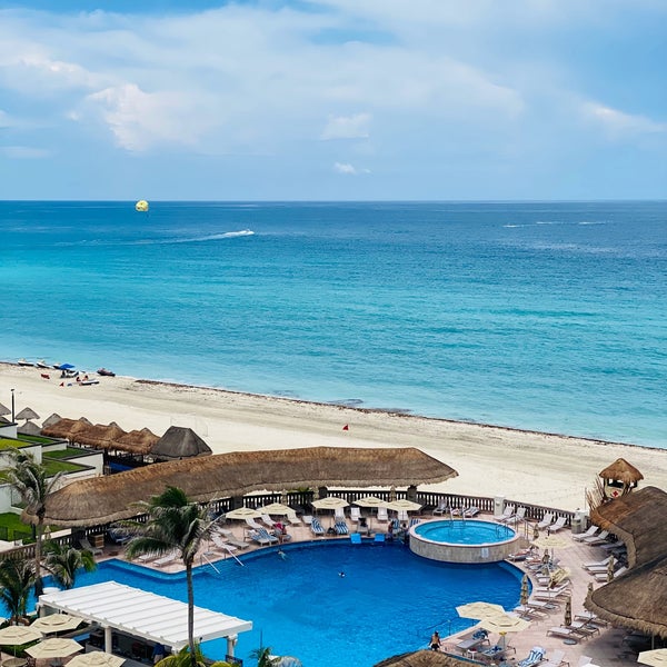 Photo taken at CasaMagna Marriott Cancun Resort by Pedro R. on 7/22/2020
