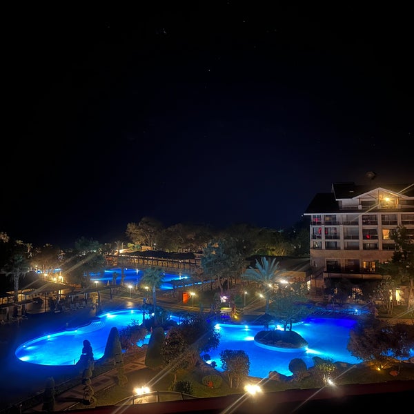 Foto tomada en Amara Luxury Resort &amp; Villas  por Umut E. el 4/22/2023