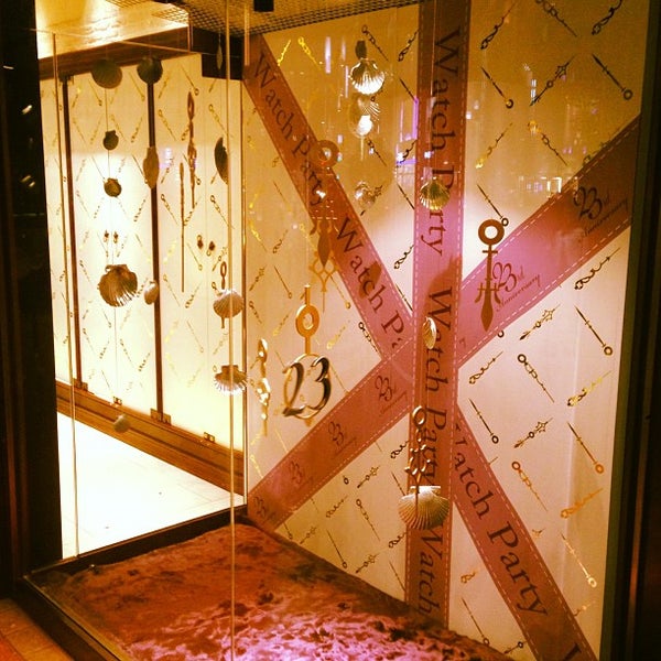 Agete Jewelry Store In 青山