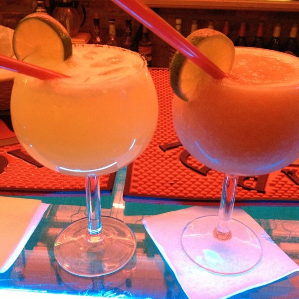 2/16/2013에 Betsy L.님이 Cesar&#39;s Killer Margaritas에서 찍은 사진