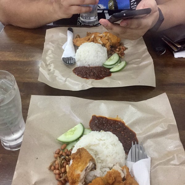 Restoran 7 Beradik Halal Restaurant in Kulai, Johor