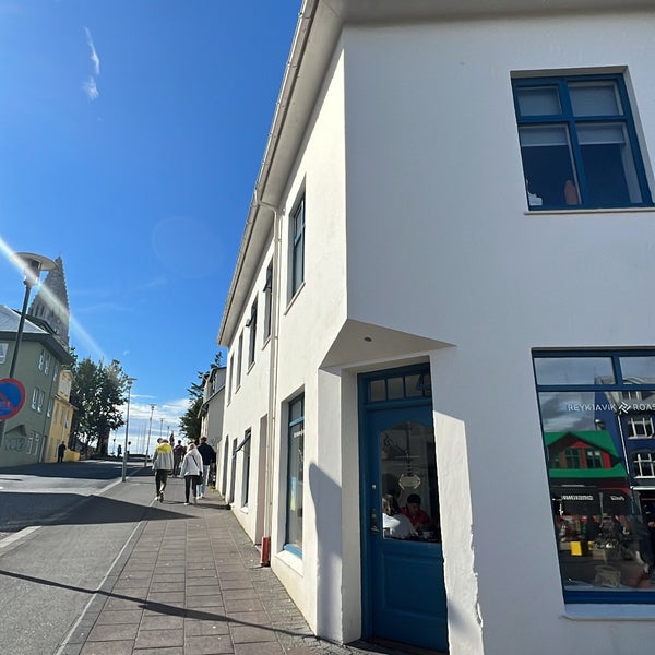Photo taken at Reykjavík Roasters by Shush I. on 8/25/2022