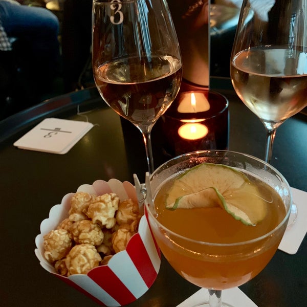 Atmospheric interiors and nice cocktails. Tried the cocktail of the month (Adam’s Apple) and wasnt disappointed. Bonus, the sweet popcorns!