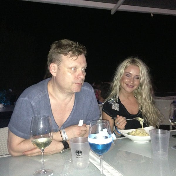 Das Foto wurde bei St.Tropez Beach Bar &amp; Restaurant IBIZA von Tatiana N. am 8/14/2013 aufgenommen