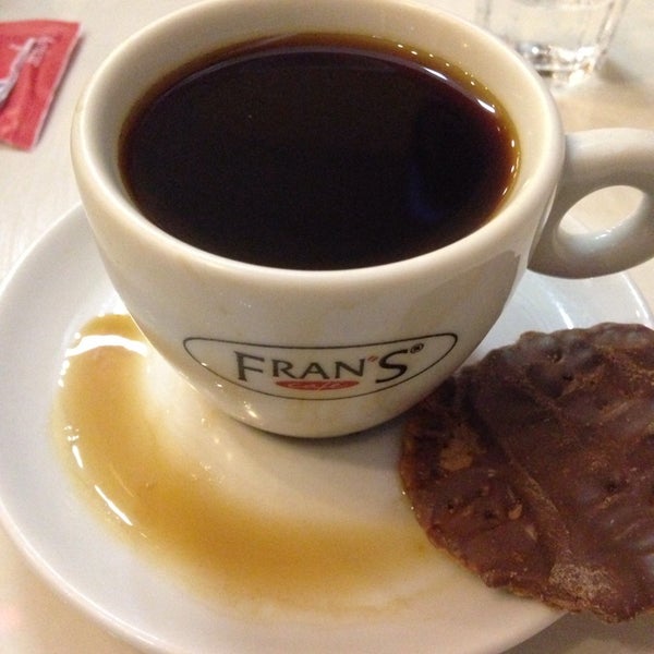 5/22/2014 tarihinde Renato R.ziyaretçi tarafından Fran&#39;s Café'de çekilen fotoğraf