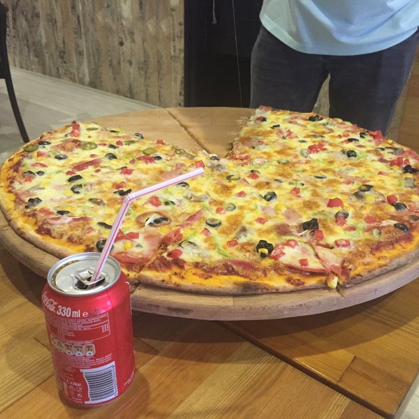 Снимок сделан в Happy&#39;s Pizza пользователем Fatih 7/5/2015