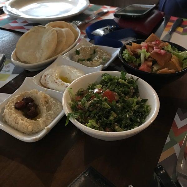 Um dos melhores rodízios de comida árabe! O atendimento é bom, mesmo com a casa cheia.