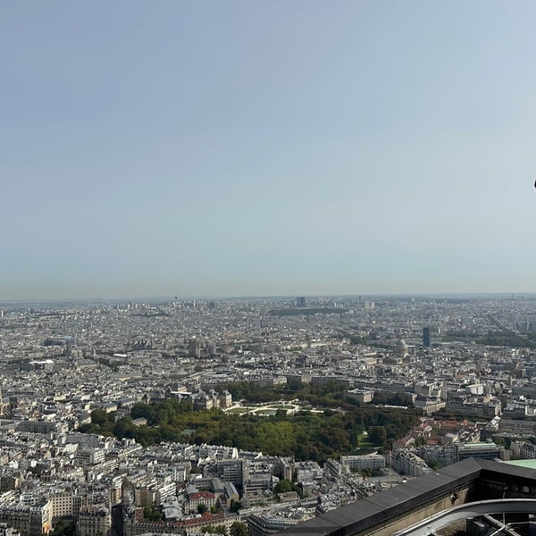 Foto tirada no(a) Observatório panorâmico da Tour Montparnasse por Guilherme 梅. em 9/5/2023