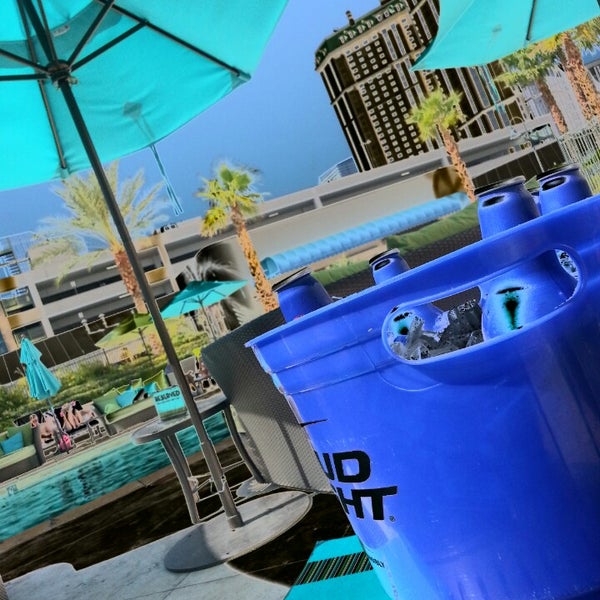 mgm signature pool party