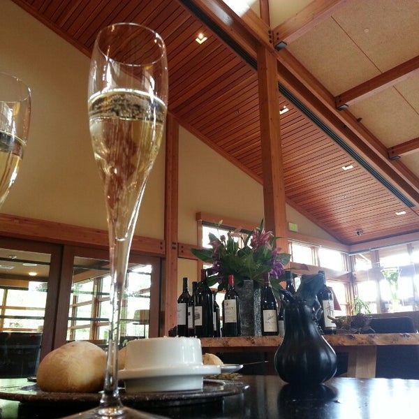 5/30/2013 tarihinde Mark G.ziyaretçi tarafından Copperleaf Restaurant at Cedarbrook Lodge'de çekilen fotoğraf