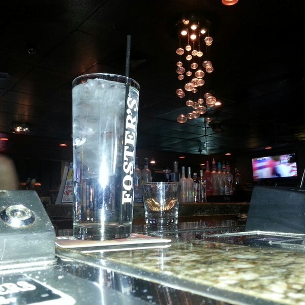 รูปภาพถ่ายที่ BJ&#39;s Cocktail Lounge East โดย Mark G. เมื่อ 3/31/2013