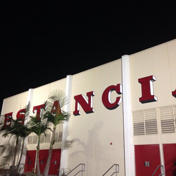 Estancia High School 3 tavsiye