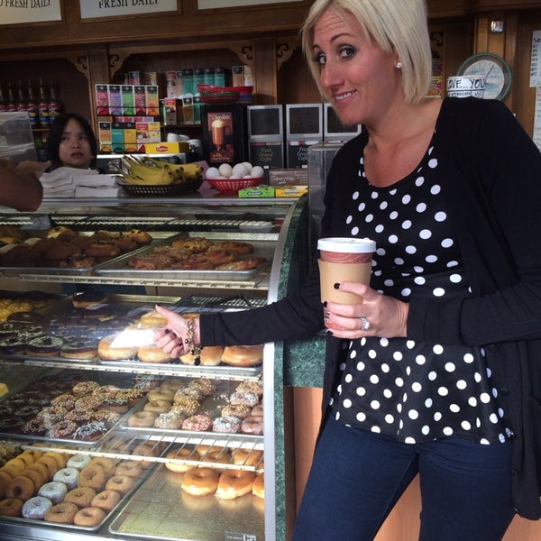 รูปภาพถ่ายที่ Happy Donuts โดย Beth S. เมื่อ 3/8/2014