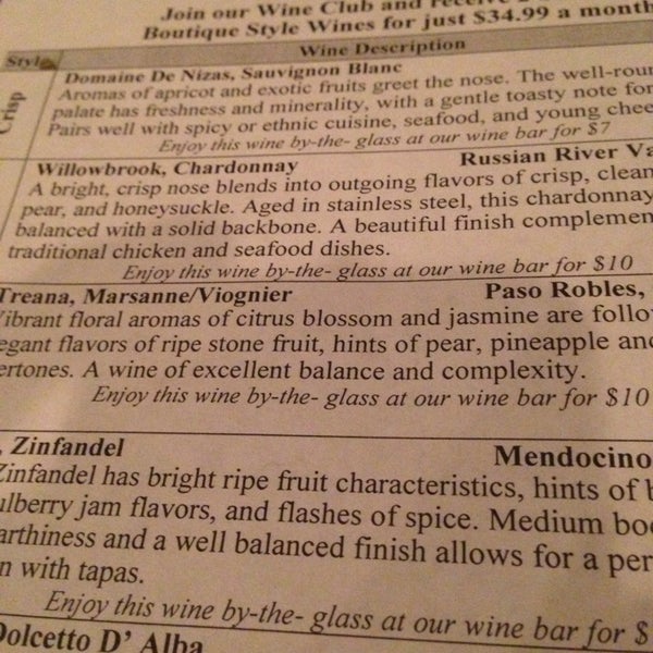 2/16/2014 tarihinde Chris S.ziyaretçi tarafından Wine A Bit Coronado'de çekilen fotoğraf