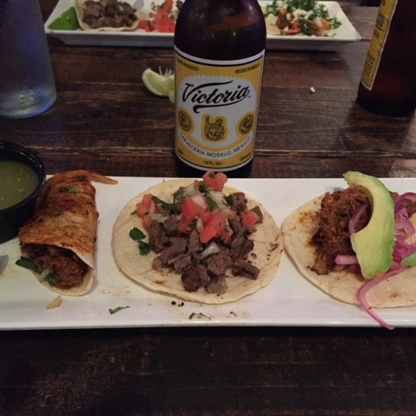 Foto tirada no(a) Catrinas Tacos and Tequila Bar por Jeff D. em 1/14/2015