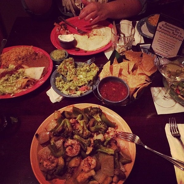 Photo prise au Blue Moon Mexican Cafe par Marissa V. le4/23/2014