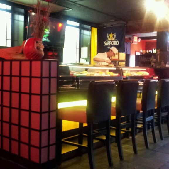 Foto diambil di Greenteasushi Japanese Restaurant oleh Sissy H. pada 10/4/2013