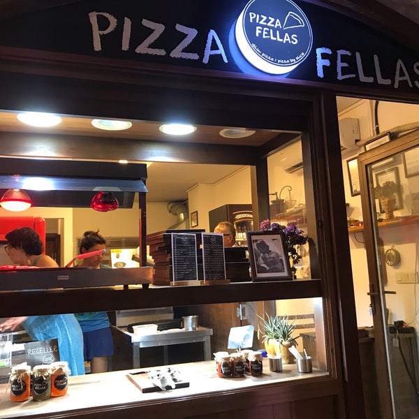 Foto scattata a Pizza Fellas da Mehir . il 9/2/2019