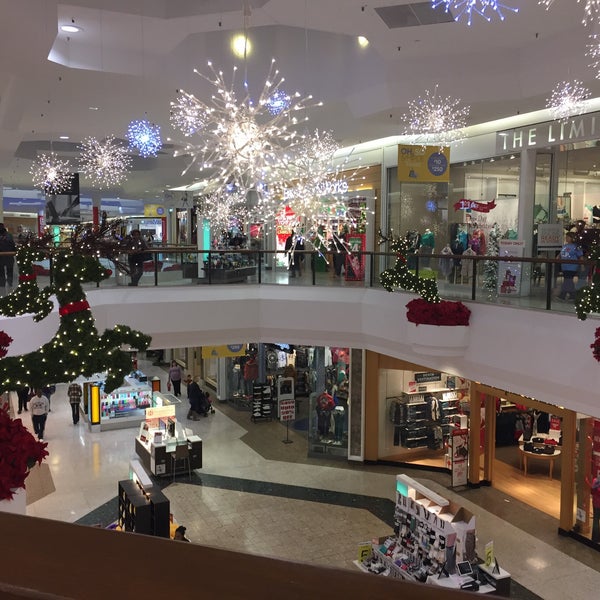 12/11/2015에 Melissa B.님이 Southlake Mall에서 찍은 사진