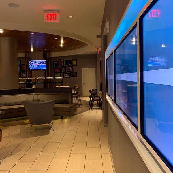 Foto scattata a SpringHill Suites by Marriott Indianapolis Downtown da Melissa B. il 5/12/2019