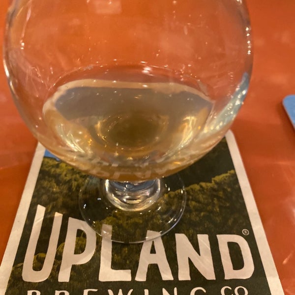 Foto tirada no(a) Upland Brewing Company Tap House por Melissa B. em 2/1/2020