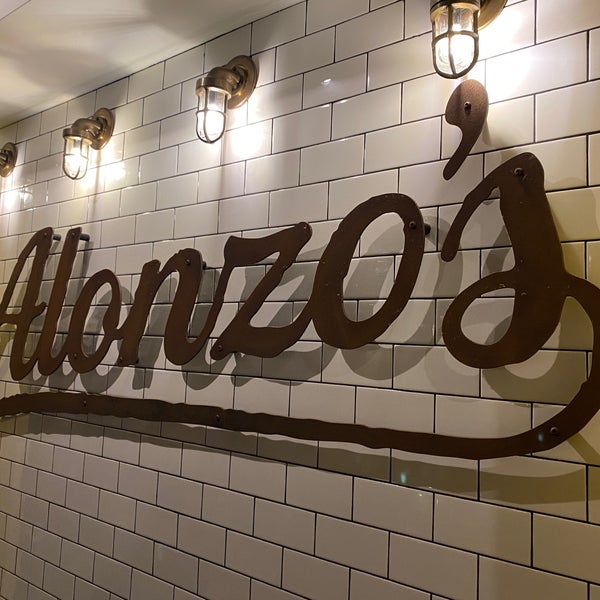 รูปภาพถ่ายที่ Alonzo&#39;s Oyster Bar โดย Melissa B. เมื่อ 11/24/2021