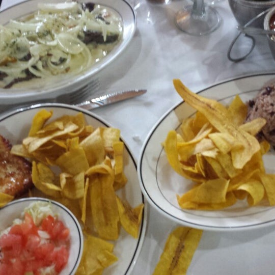 1/8/2014에 Steven M.님이 Guayacan Restaurant에서 찍은 사진