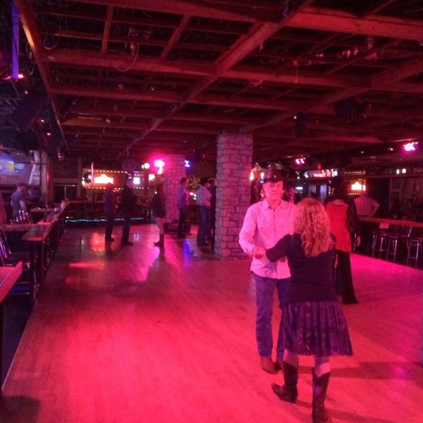 รูปภาพถ่ายที่ Dallas Night Club โดย CentralTexas R. เมื่อ 1/26/2014