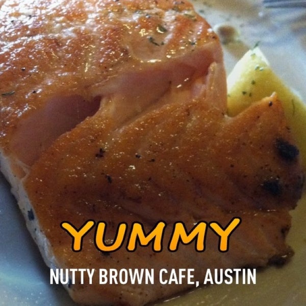 10/17/2013 tarihinde CentralTexas R.ziyaretçi tarafından Nutty Brown Cafe'de çekilen fotoğraf