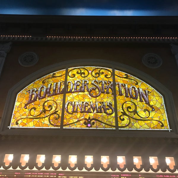 Regal Boulder Station & VIP 映画館